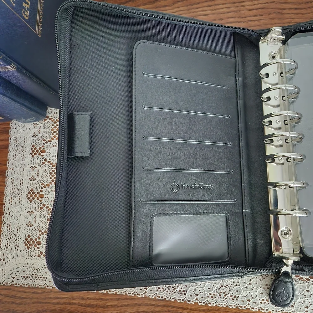 Franklin Covey Black Classic Zip Rings Planner